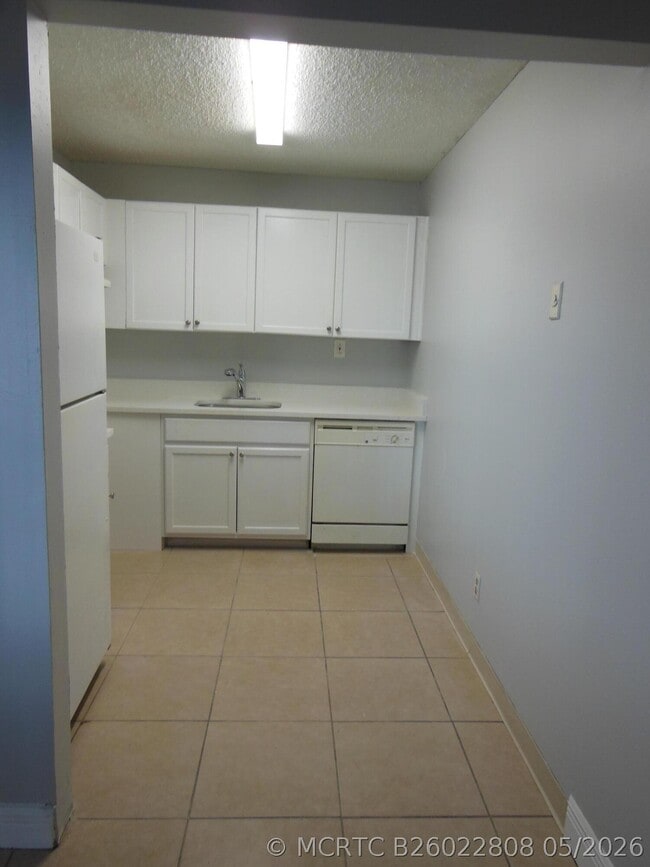 Building Photo - 103 Meadows Cir