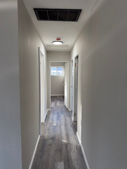 Building Photo - 2725 Danz Ave