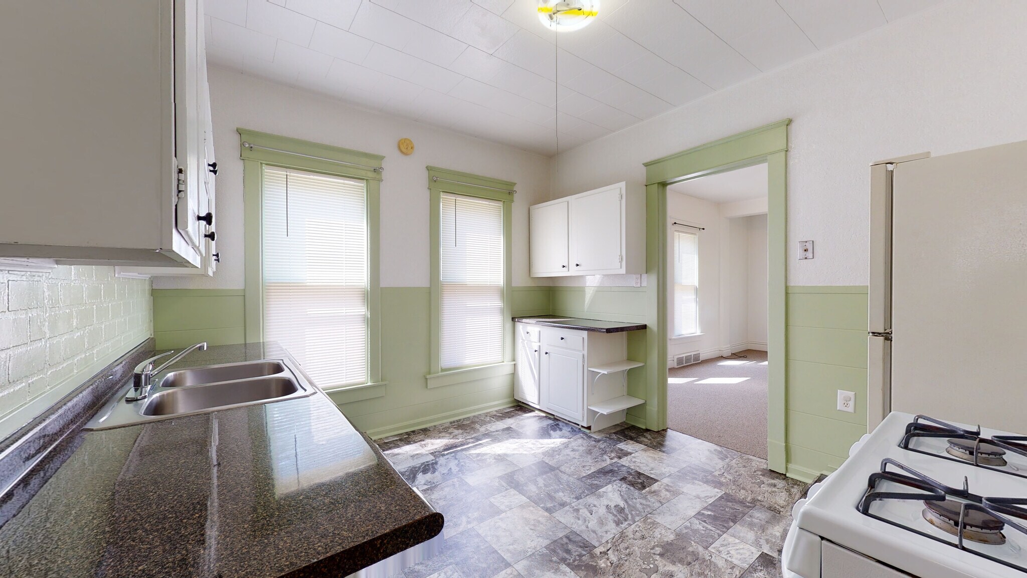 Eat in kitchen - 2505 Poplar St