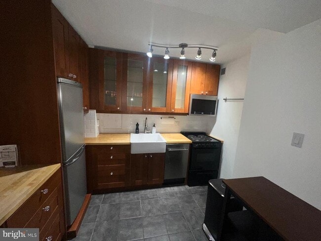 Building Photo - 1301 Delaware Ave SW