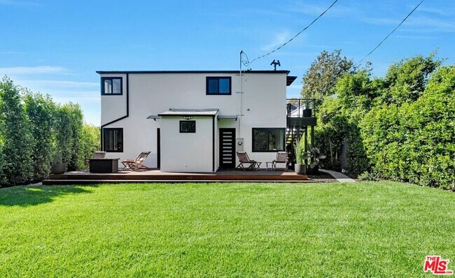 Building Photo - 418 N Bowling Green Way