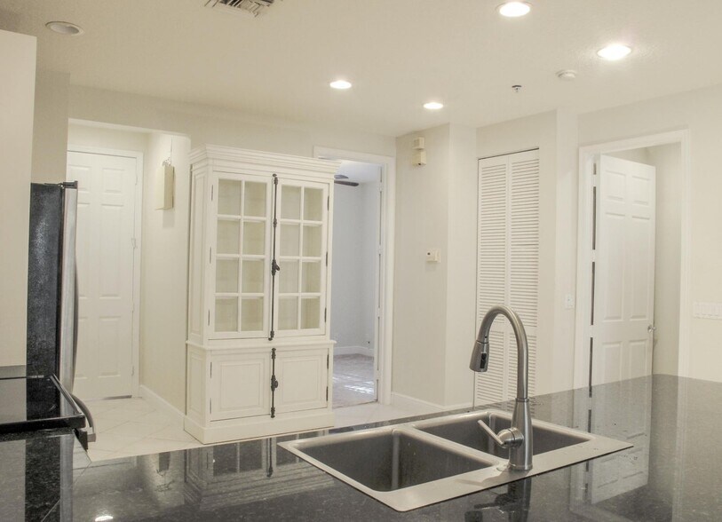 Building Photo - 124 Jesup Ln