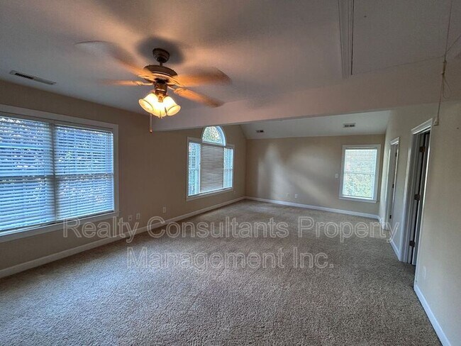 Building Photo - 4540 Pebble Lake Dr
