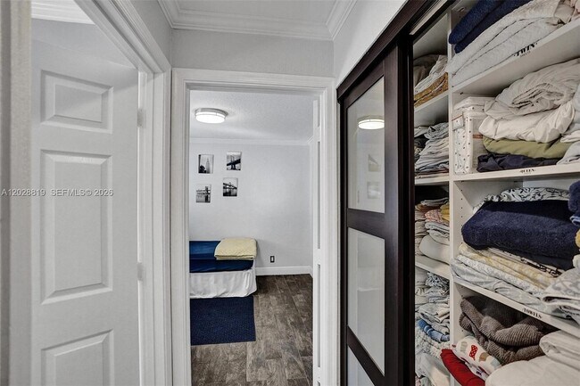 Building Photo - 1479 Sunset Way