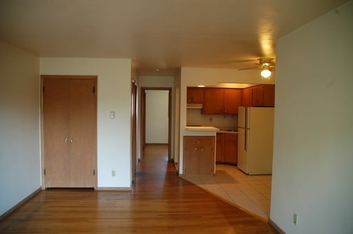 Building Photo - Spacious 2 Bedroom, 1 Bathroom Unit – Prime Location!
