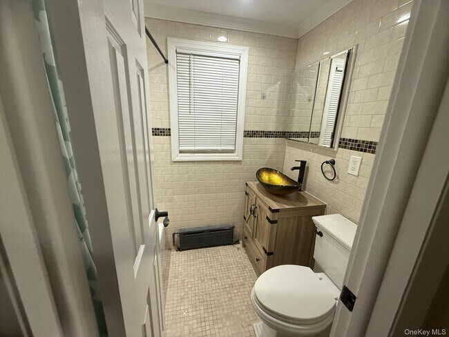 Building Photo - 147 Primrose Dr