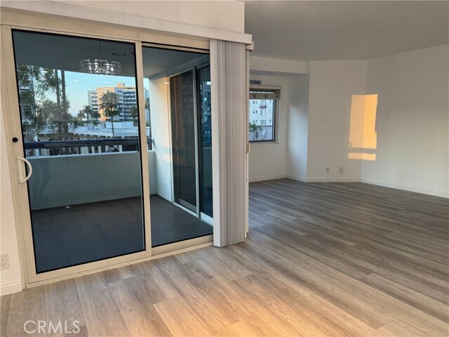 Building Photo - 525 E Seaside Way