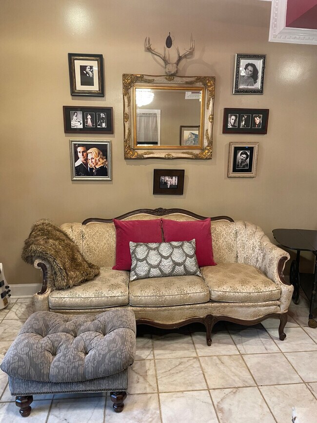 Building Photo - 176 Schools Dr