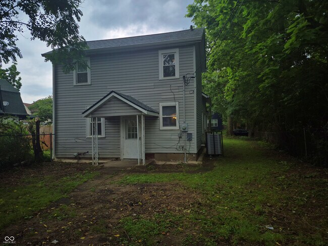 Building Photo - 3338 N Kenwood Ave