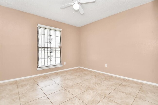 Building Photo - 17035 Quail Bend Dr