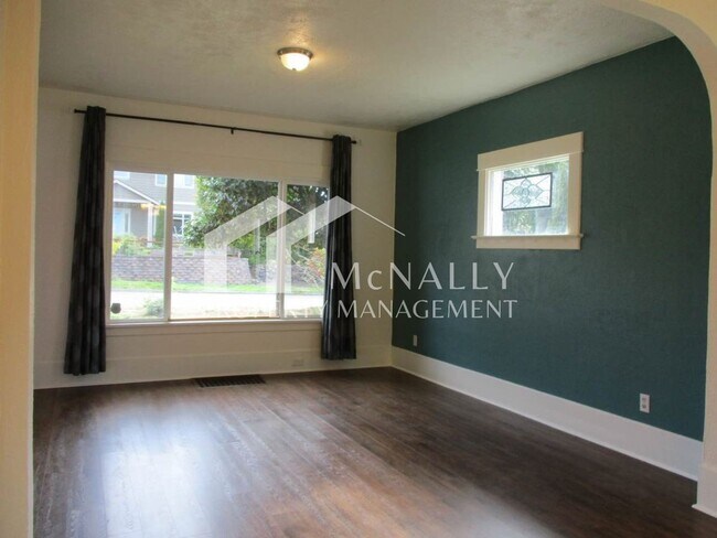Building Photo - Charming 3-Bedroom Craftsman in Central Tacoma with Spacious Studio/Office