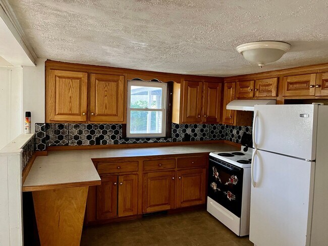 Building Photo - 32 Cross St