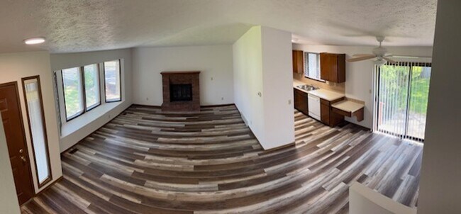 Building Photo - 1126