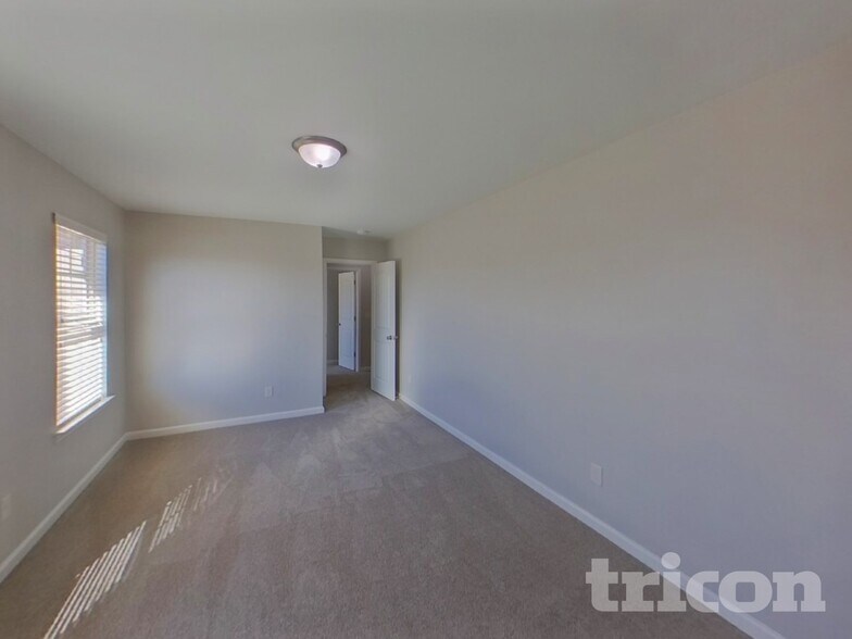 Building Photo - 671 Massey St