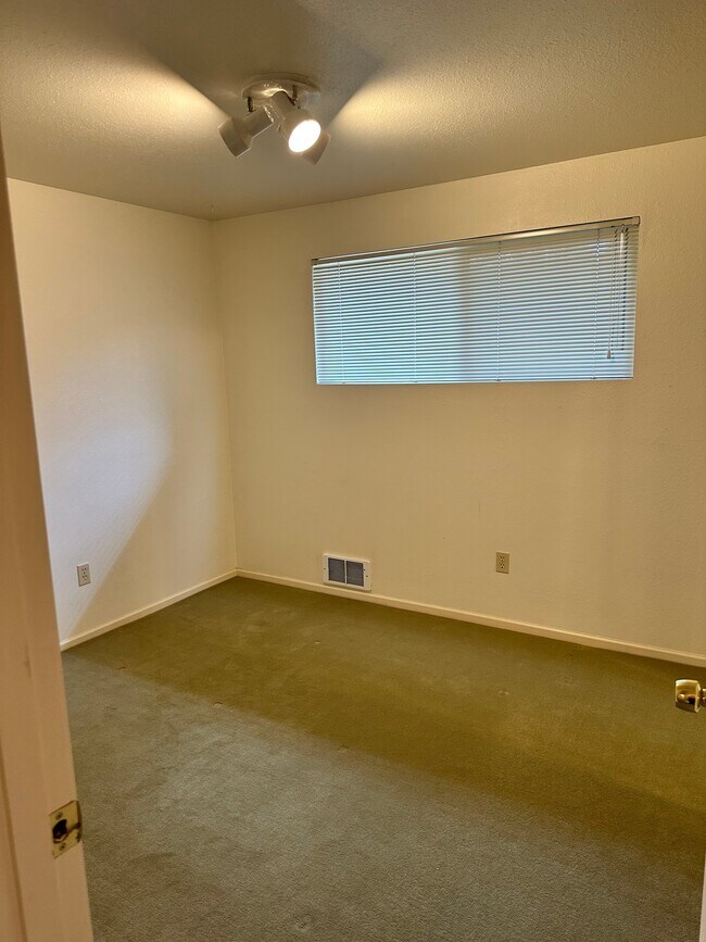 Building Photo - 5707 Sunset Ln