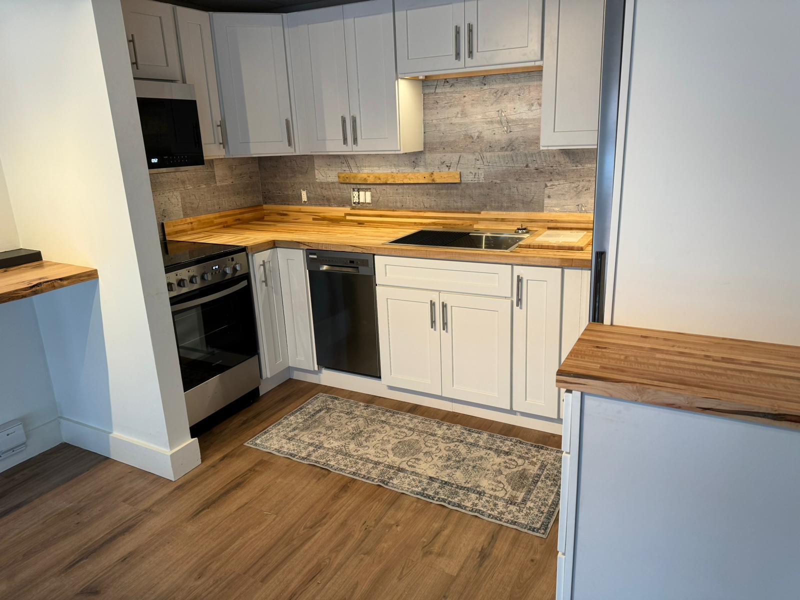 Brand new kitchen and appliances - 99 Silver St