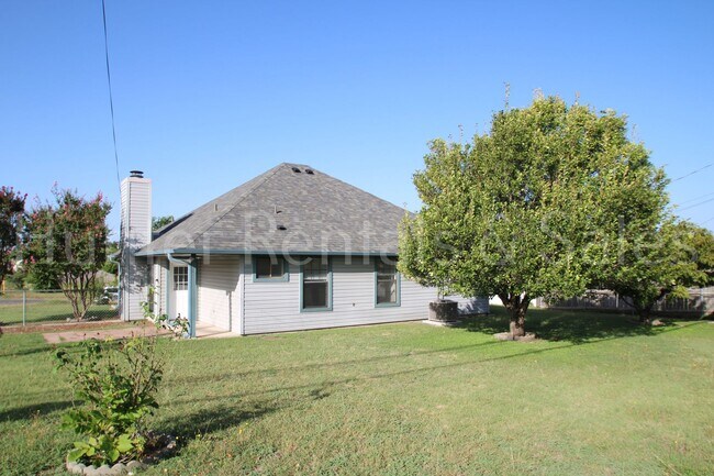 Building Photo - Spacious Corner Lot Killeen Home with Fruit-Bearing Backyard Trees
