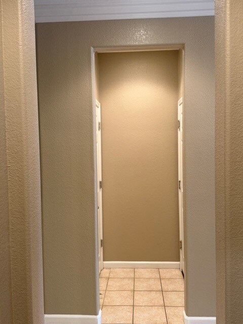 Building Photo - 4 bedroom 2.5 baths: formal living/dining