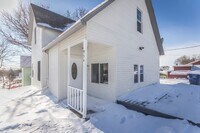 Building Photo - Update 3 bedroom 2 bath home