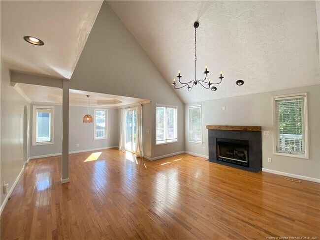 Building Photo - 462 Crown Point
