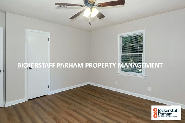 Building Photo - Welcome to this charming 3-bedroom, 1-bath...