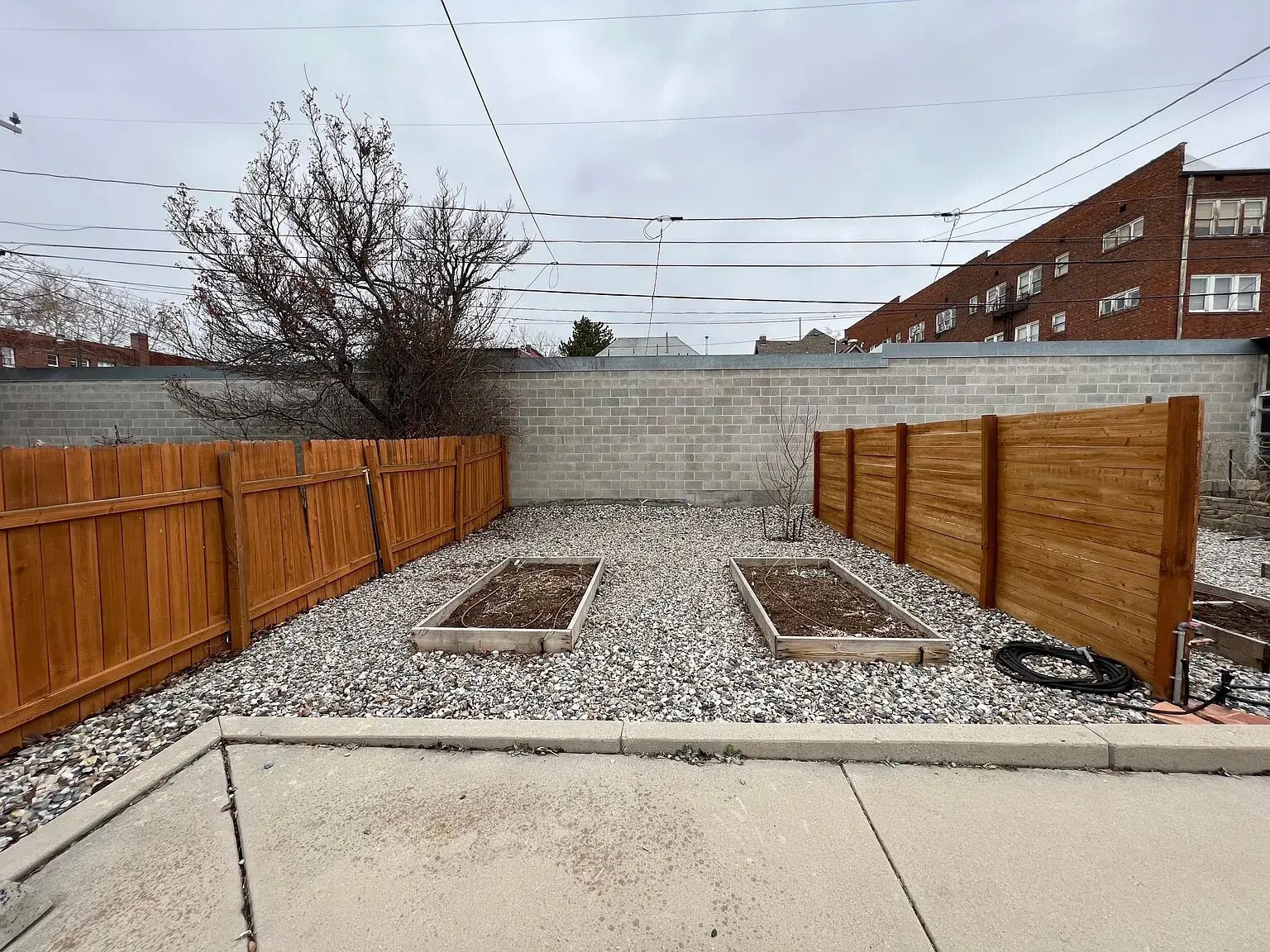 Building Photo - 729 E Linden Ave