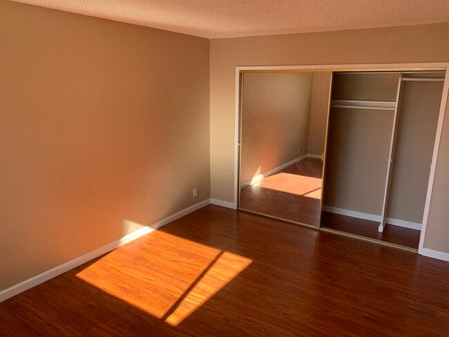 Building Photo - 1420 N Fuller Ave