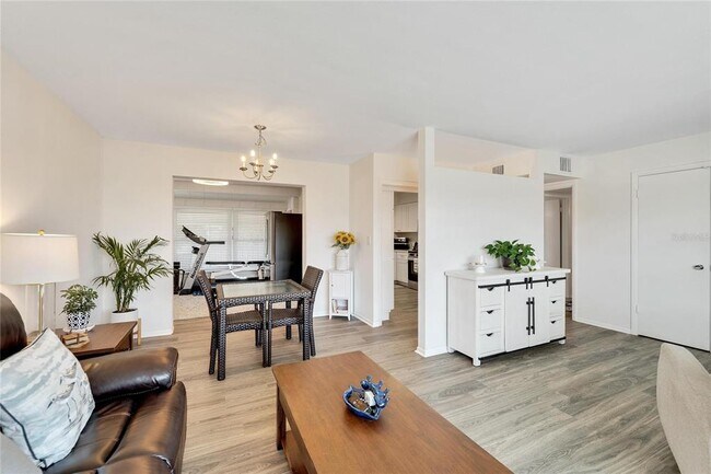 Building Photo - 1216 Hacienda Dr