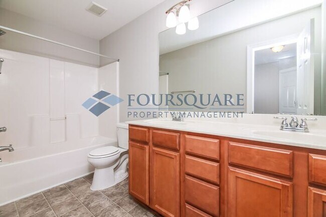 Building Photo - End Unit Townhome| 2nd Floor Loft Space | ...