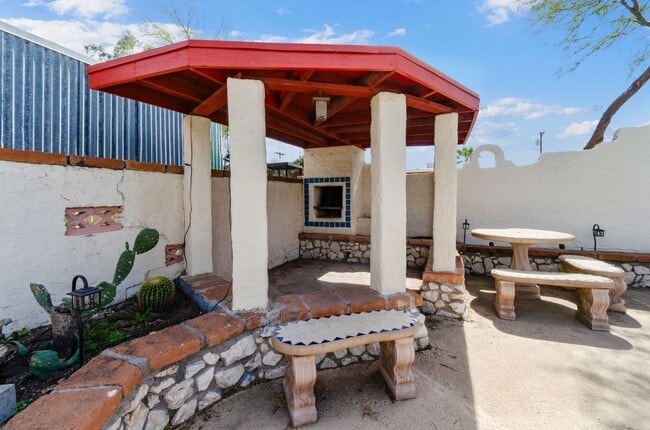 Building Photo - Available March 1, 2026. Updated 2 Bedroom 1.5 Bath Duplex with private dedicated pool.