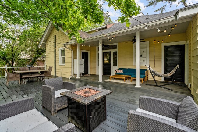 Building Photo - 802 N Poplar St