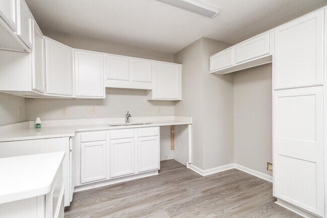 Building Photo - 4419 Kings Valley Cove W