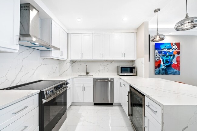 Building Photo - 3850 Galt Ocean Dr
