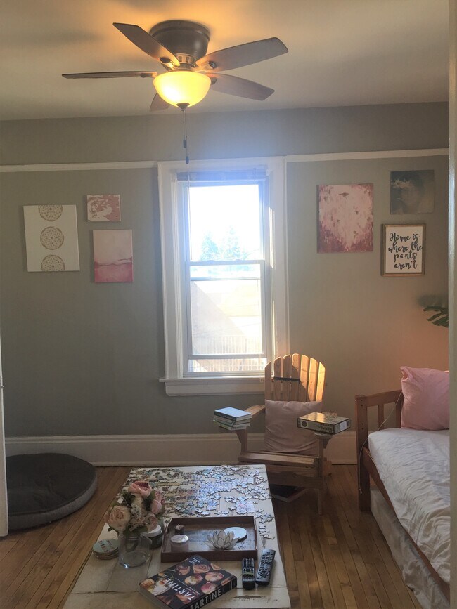 Building Photo - 919 E Clarke St