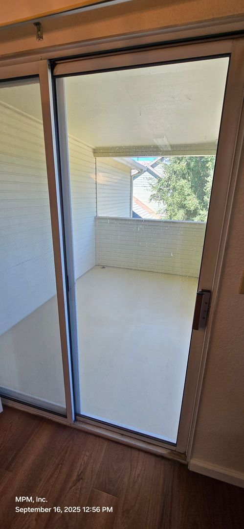 Building Photo - X41 Thomas Court (41,45,49)