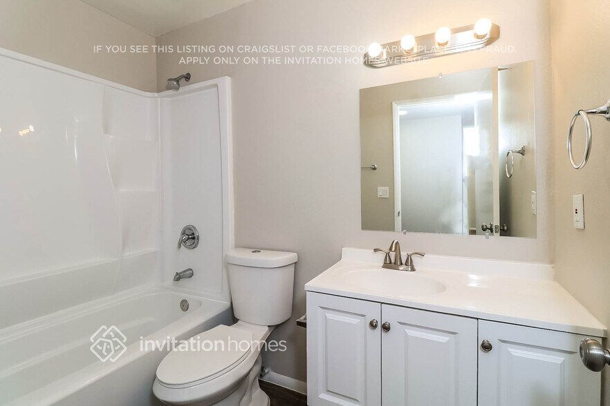 Building Photo - 3146 W Cactus Rd