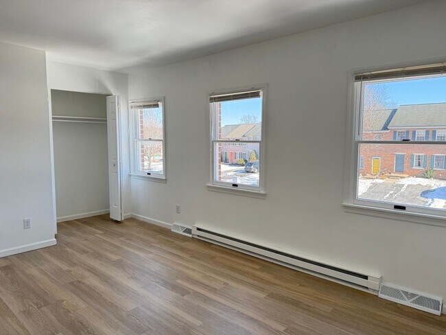 Building Photo - Beautiful 2-Bedroom 1.5 Bathroom Home in Elizabethtown School District!