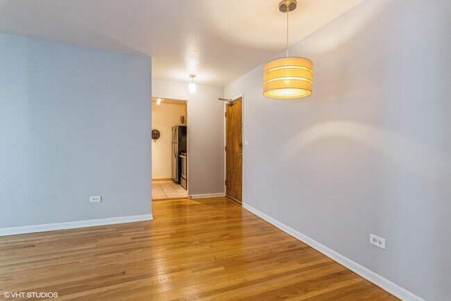 Building Photo - 420 W Aldine Ave