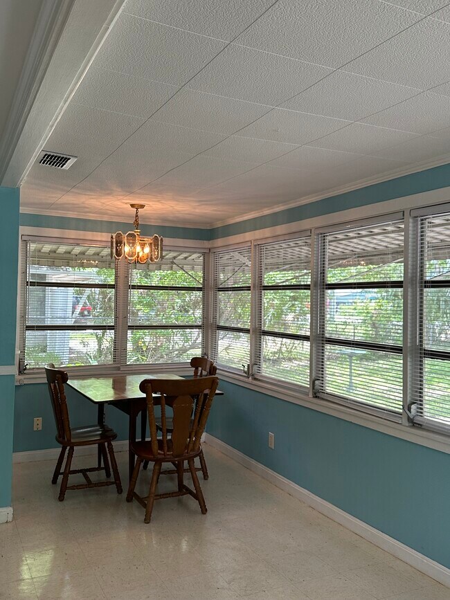 Building Photo - 506 Brentwood Dr
