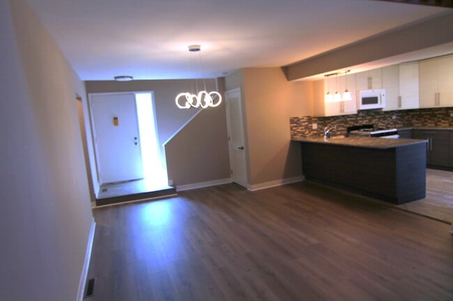 Building Photo - 700 Colby Ct