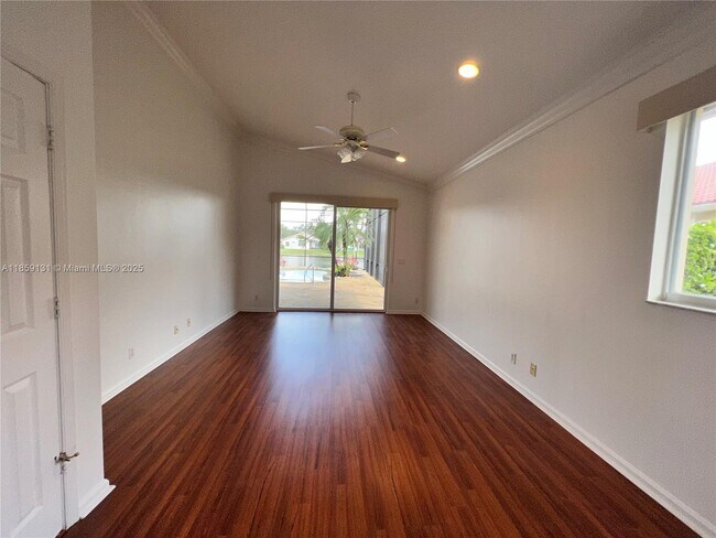 Building Photo - 2791 Oakbrook Manor