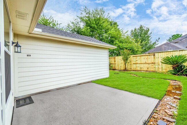 Building Photo - 16510 Bluff Springs Dr