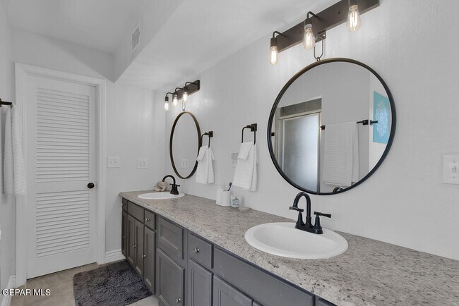 Building Photo - 779 Clay Ct