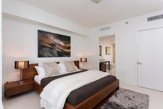 Building Photo - Icon Brickell Unit 4010