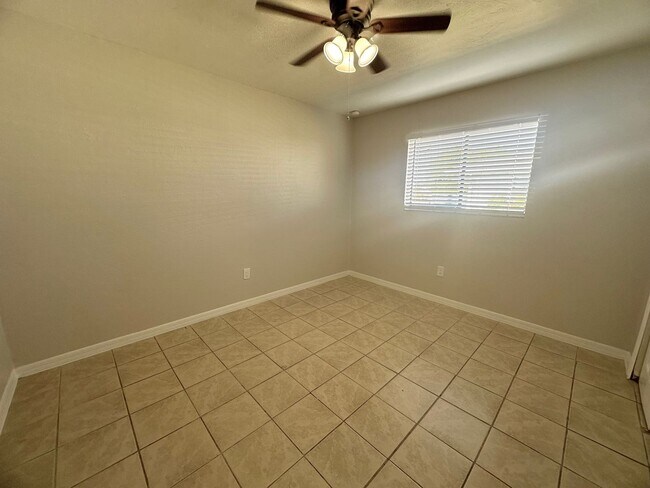 Building Photo - Fenced 3/2 with Screened Lanai in NE Cape Coral