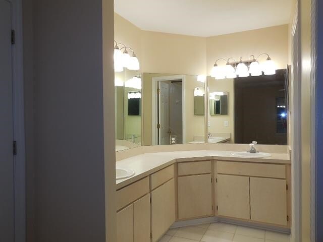 Building Photo - 2939 Royal Palm Way
