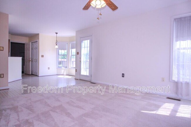 Building Photo - 6540 Cottonwood Dr