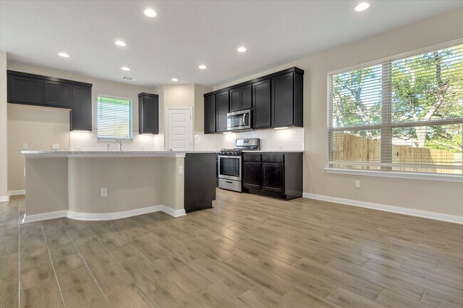Building Photo - 704 Olive Creek Dr