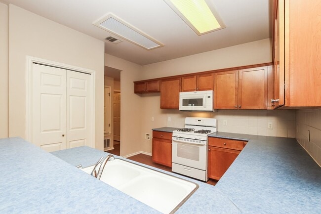 Building Photo - Beautiful one story home