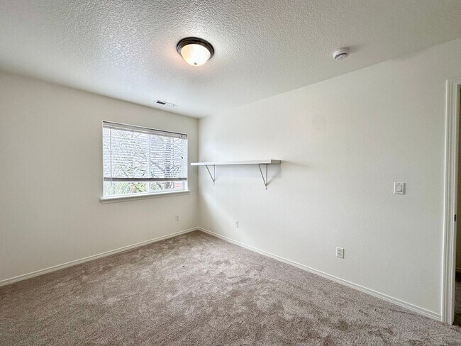 Building Photo - Beautiful 3-Bedroom, 2.5-Bath Condo with Modern Comforts!